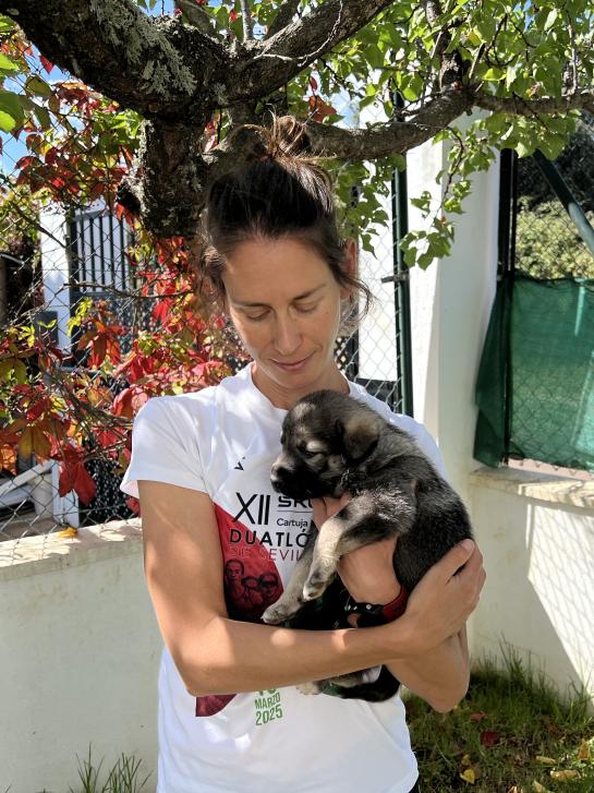 Sandra met opvang hondje